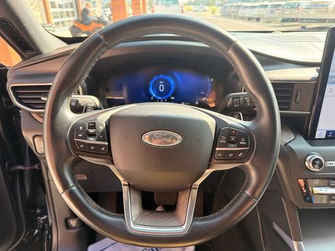 Used 2020 Ford Explorer Platinum w/ Premium Technology Package AWD/4WD image 21