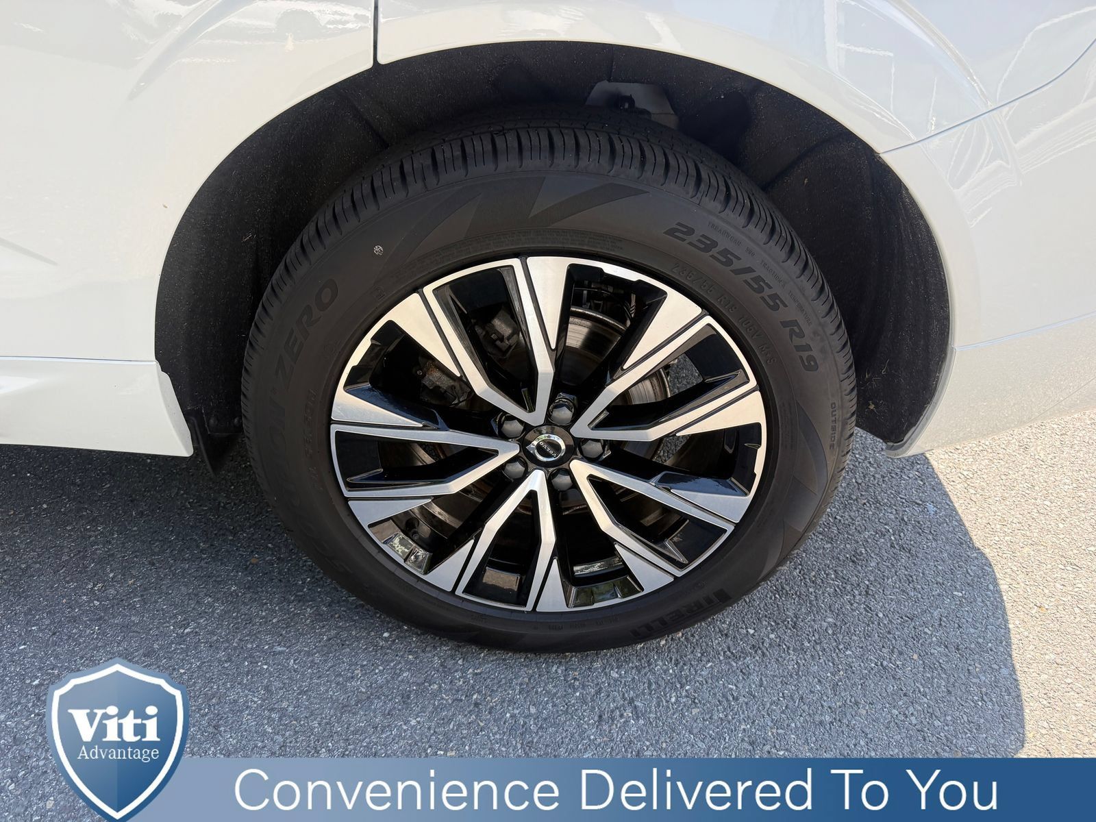 Used 2024 Volvo XC60 B5 Core w/ Protection Package Premier AWD/4WD image 13