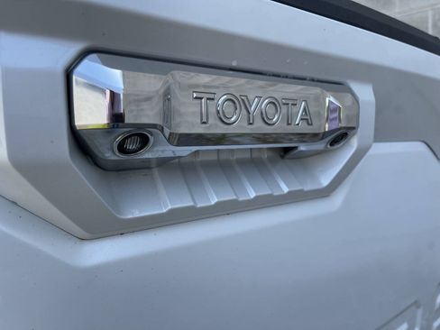 Used 2022 Toyota Tundra Limited AWD/4WD image 6