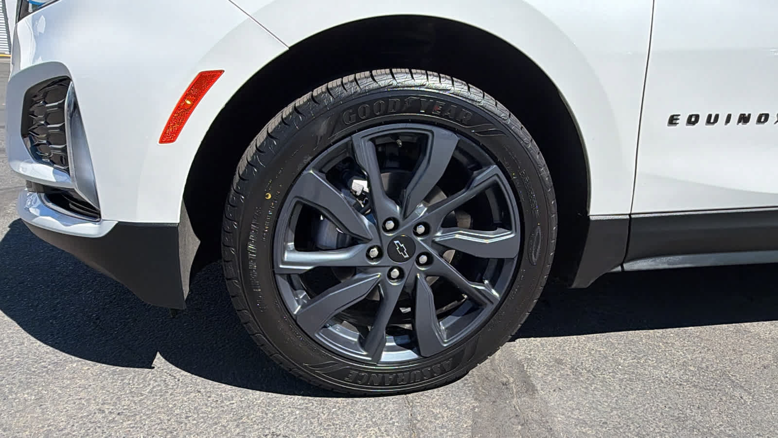 Certified 2024 Chevrolet Equinox RS AWD/4WD image 9