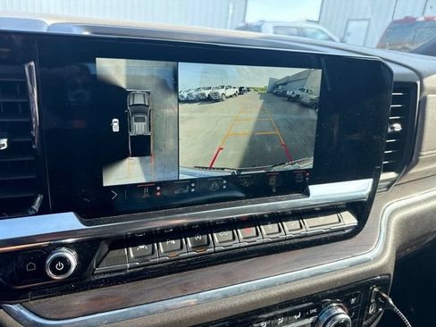 Used 2024 GMC Sierra 1500 SLT w/ SLT Premium Plus Package AWD/4WD image 7