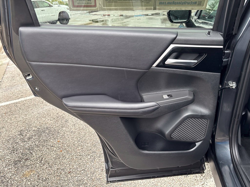 Used 2024 Mitsubishi Outlander SE FWD image 12