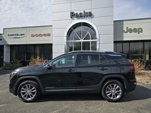 Used 2024 GMC Terrain SLT AWD/4WD image 3
