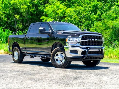 Used 2024 RAM 2500 Tradesman w/ Chrome Appearance Group AWD/4WD image 2