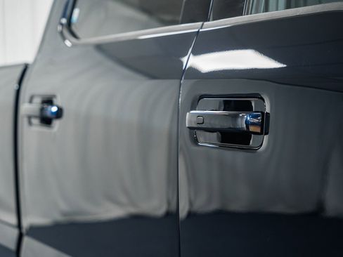 Used 2022 Ford F250 Lariat w/ Black Appearance Pkg image 22