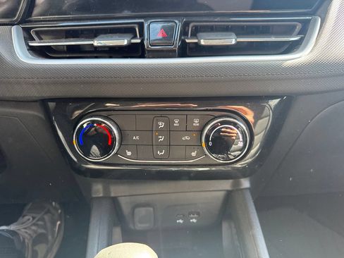 Used 2024 Chevrolet TrailBlazer LT w/ LT Cold Weather Package AWD/4WD image 26
