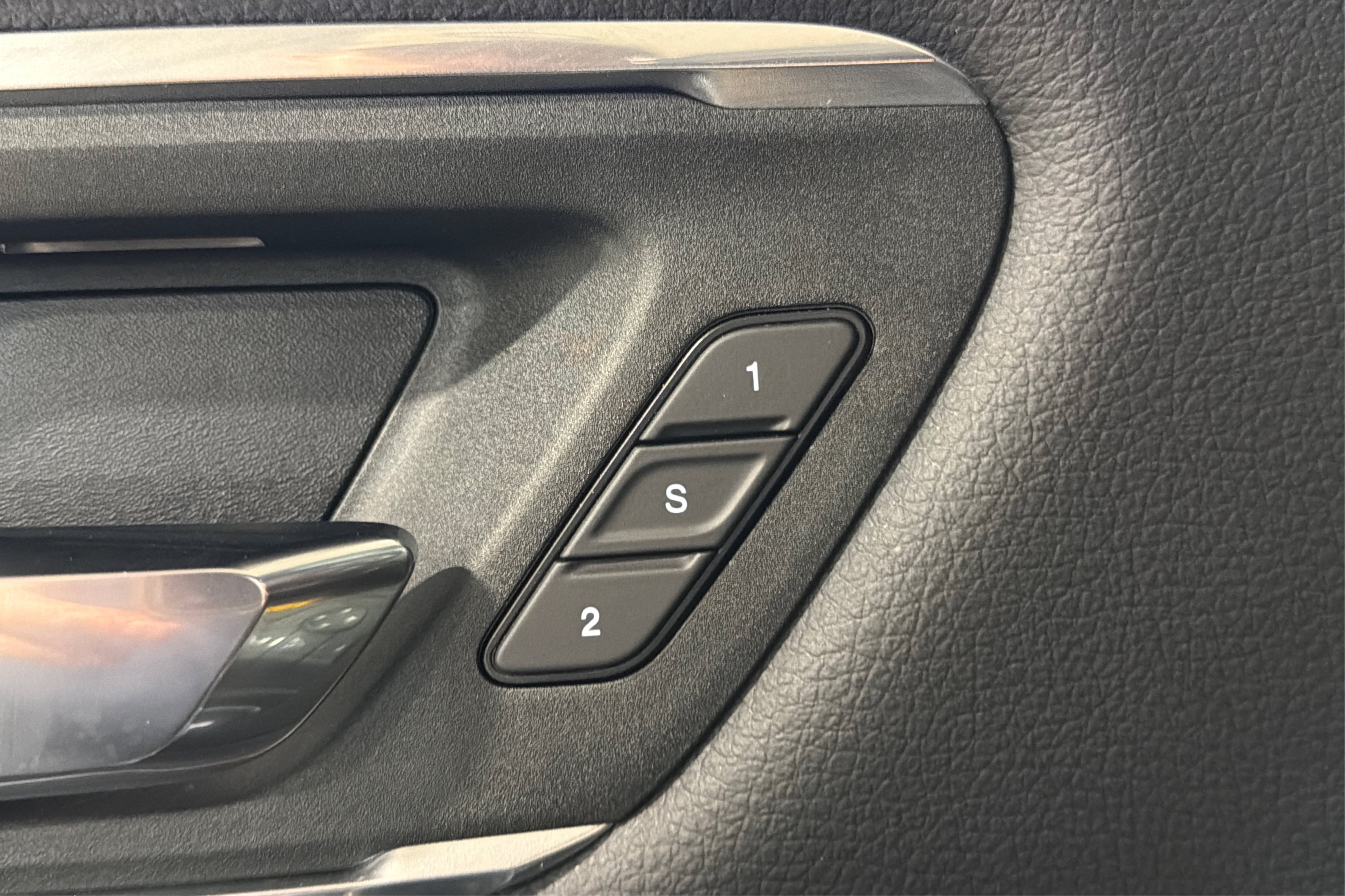 Used 2026 RAM 1500 Laramie AWD/4WD image 17