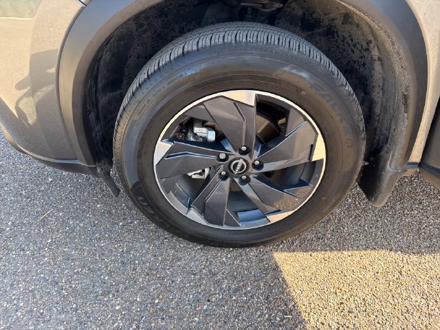 Certified 2026 Nissan Rogue SV FWD image 12