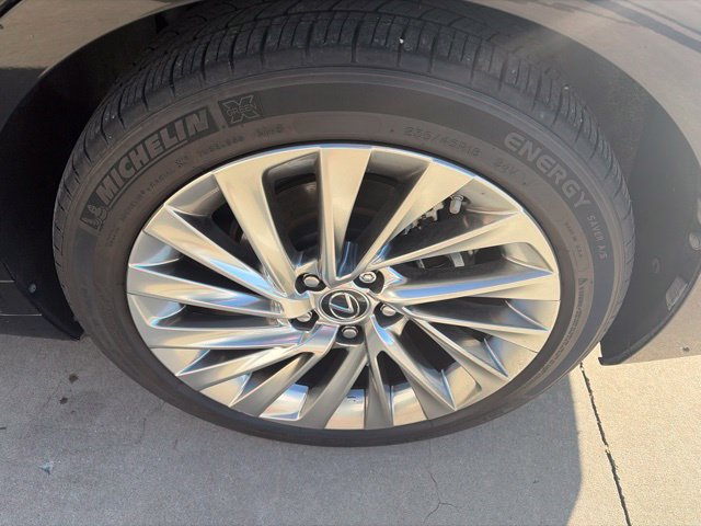 Used 2021 Lexus ES 300h Ultra Luxury w/ Accessory Package 2 FWD image 5