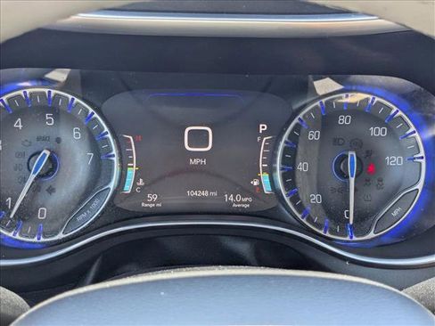 Used 2020 Chrysler Pacifica Limited FWD image 11