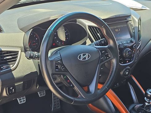 Used 2016 Hyundai Veloster Turbo FWD image 18