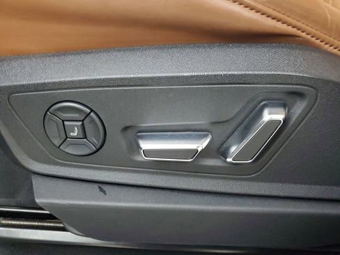 Used 2019 Audi e-tron Prestige w/ Prestige Package image 19