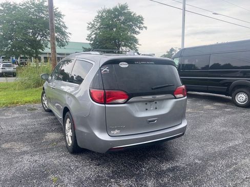 Used 2017 Chrysler Pacifica Touring-L Plus w/ Advanced Safetytec Group FWD image 4