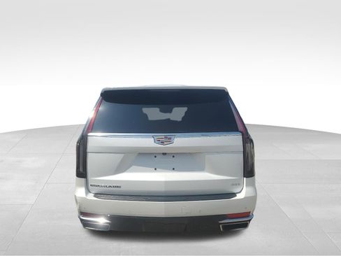 Used 2024 Cadillac Escalade Luxury RWD image 5