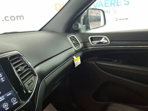 Used 2019 Jeep Grand Cherokee Limited AWD/4WD image 24