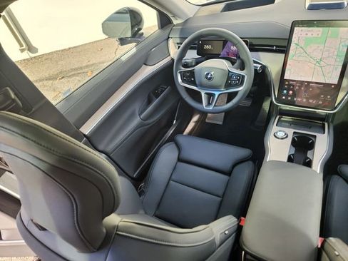 New 2025 Volvo EX90 Plus image 11