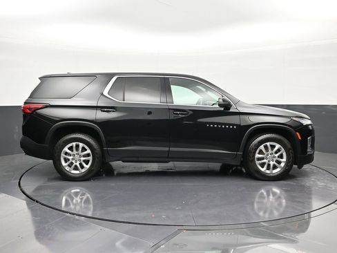 Used 2023 Chevrolet Traverse LS image 6