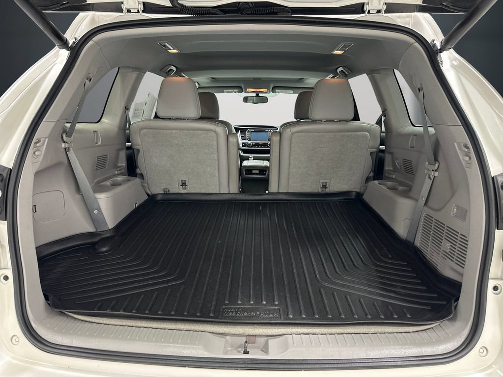 Used 2015 Toyota Highlander Limited FWD image 12