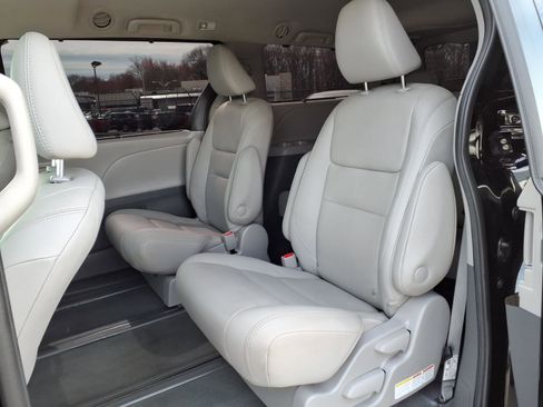 Certified 2020 Toyota Sienna XLE image 11