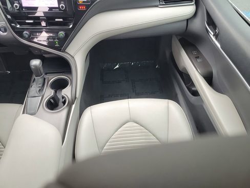 Used 2021 Toyota Camry SE image 12