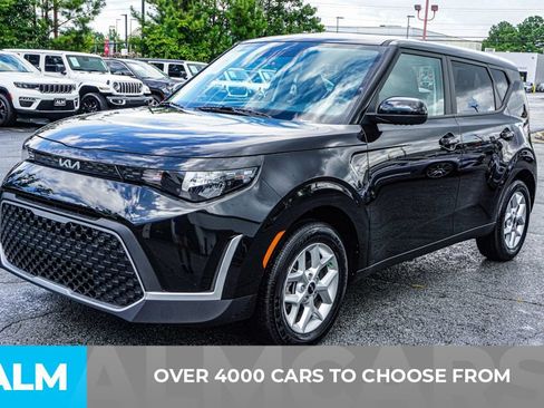 Used 2025 Kia Soul LX w/ LX Technology Package FWD image 2