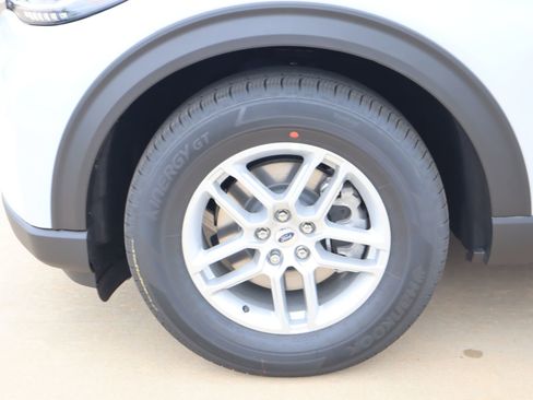 New 2026 Ford Explorer Active w/ Active Comfort Package RWD image 19