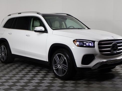 Certified 2025 Mercedes-Benz GLS 450 4MATIC image 3