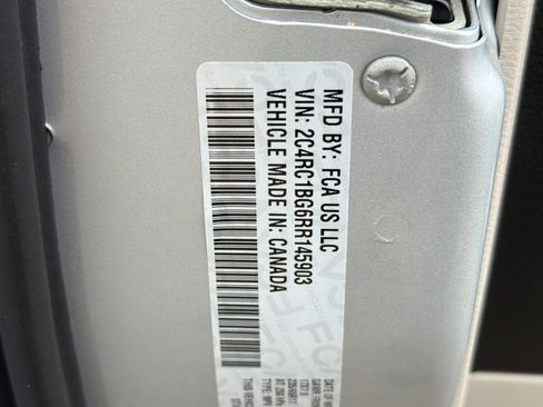 Used 2024 Chrysler Pacifica Touring-L image 26