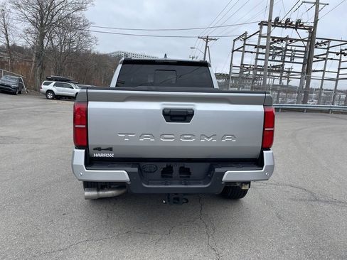 Certified 2025 Toyota Tacoma SR5 AWD/4WD image 5