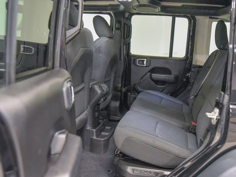 Used 2023 Jeep Wrangler Unlimited w/ Sun & Screen Package image 10