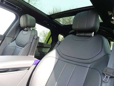 New 2026 Land Rover Range Rover Sport SE AWD/4WD image 17