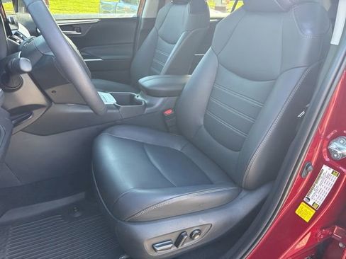 Used 2023 Toyota RAV4 XLE Premium AWD/4WD image 7
