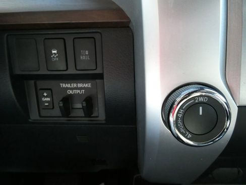 Used 2018 Toyota Tundra Limited AWD/4WD image 27