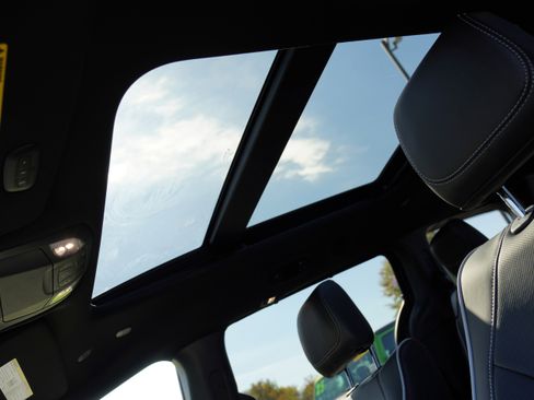 New 2026 Chrysler Pacifica Limited image 27