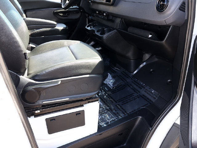 Used 2025 Mercedes-Benz Sprinter 2500 image 27