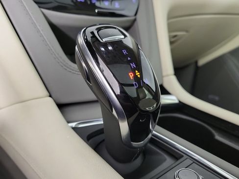 Used 2025 Cadillac XT6 Premium Luxury FWD image 31