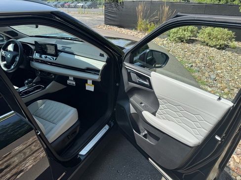 New 2025 Mitsubishi Outlander AWD image 11