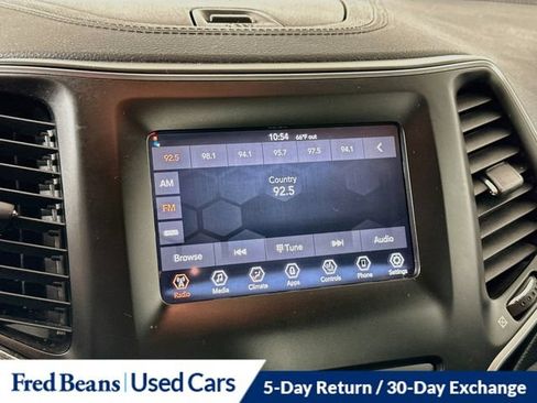 Used 2019 Jeep Cherokee Latitude Plus w/ Cold Weather Group AWD/4WD image 20