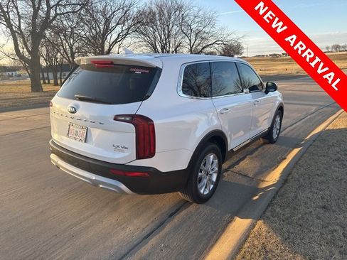 Used 2020 Kia Telluride LX image 3