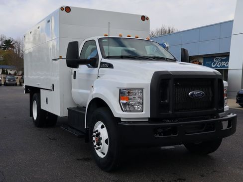 New 2027 Ford F750 2WD Regular Cab Super Duty image 2