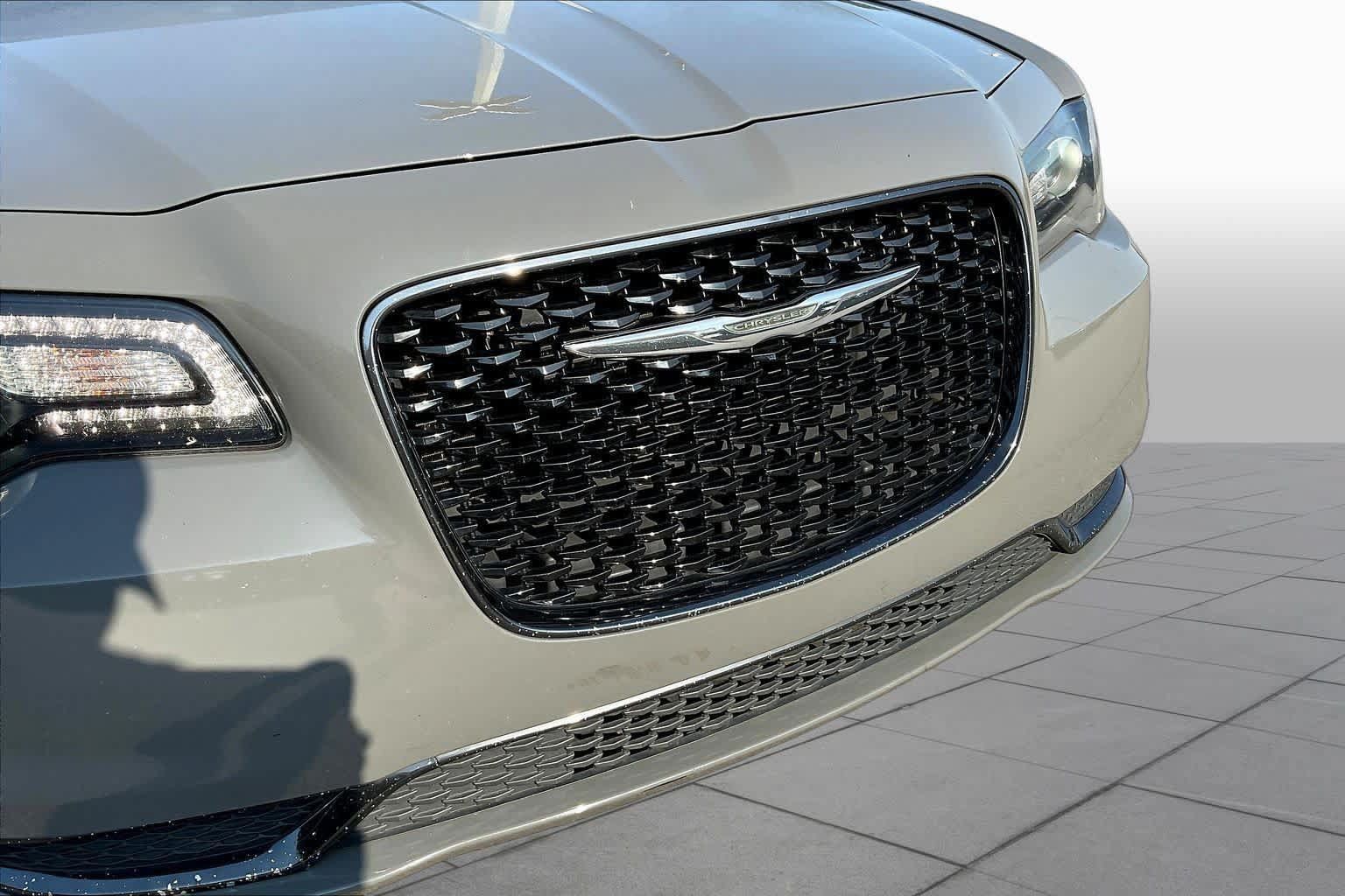Used 2019 Chrysler 300 Touring w/ Sport Appearance Package RWD image 29