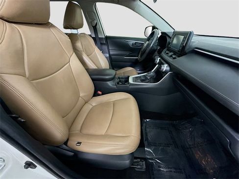 Certified 2019 Toyota RAV4 LE image 25