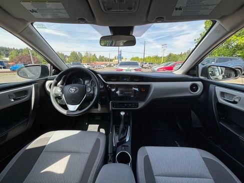 Used 2018 Toyota Corolla LE image 17