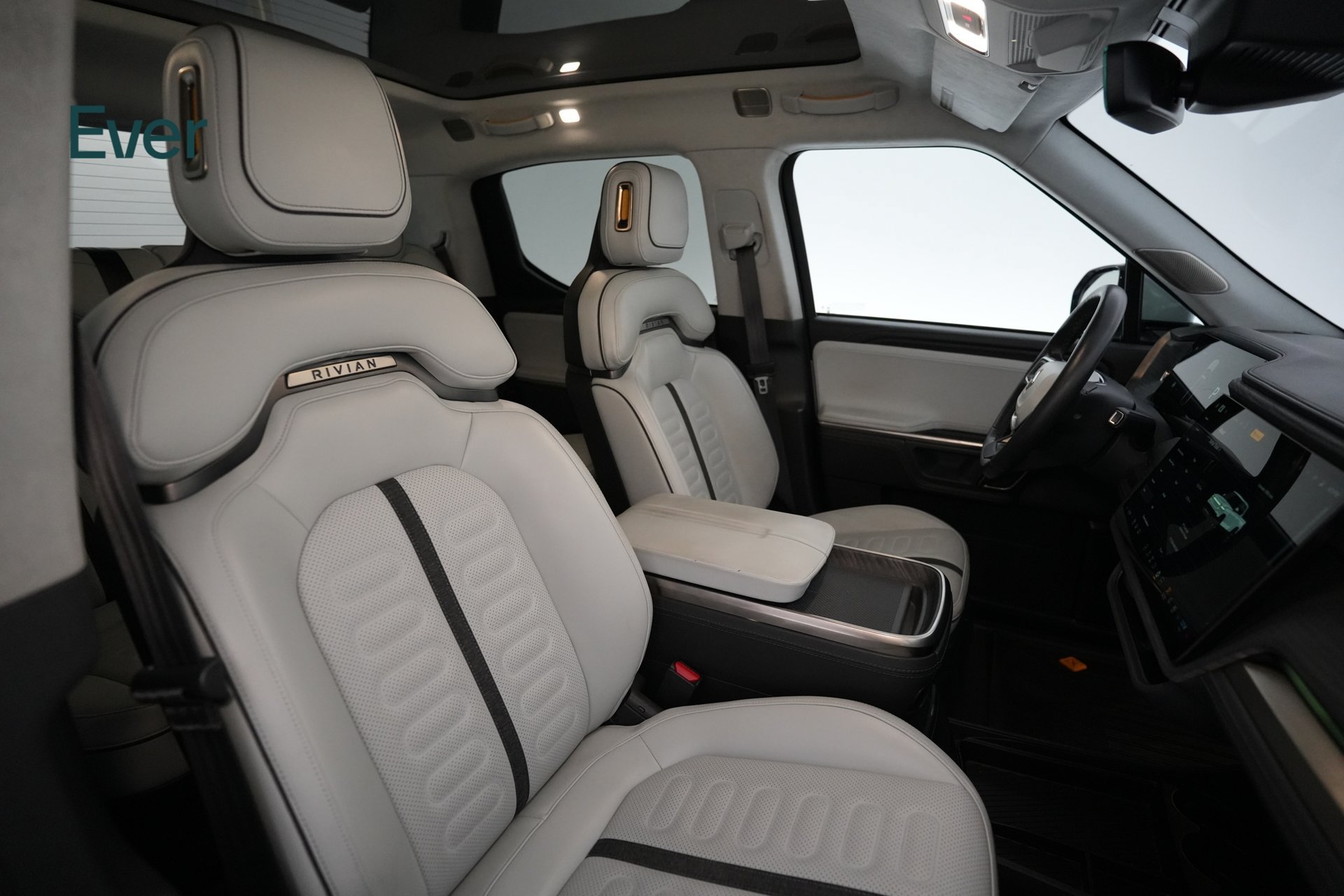 Used 2024 Rivian R1T Adventure Dual AWD/4WD image 5