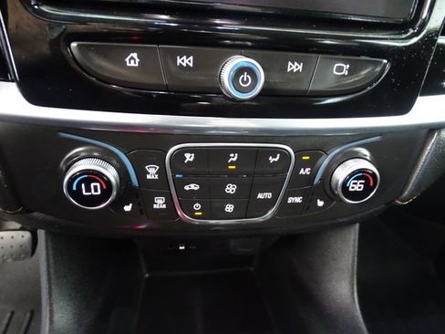 Used 2019 Chevrolet Traverse LT w/ LT Premium Package AWD/4WD image 14