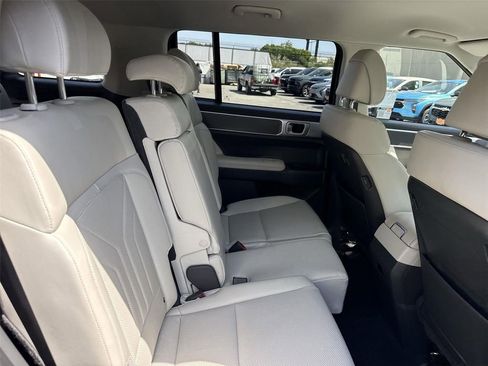 Used 2025 Hyundai Santa Fe SEL image 23