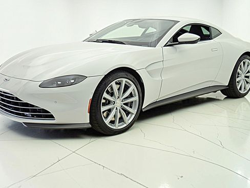 Used 2023 Aston Martin V8 Vantage Coupe RWD image 2