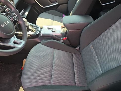 Used 2025 Kia Soul S FWD image 9