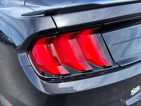 Used 2022 Ford Mustang GT RWD image 30
