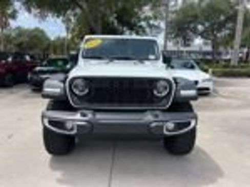 Used 2024 Jeep Wrangler Unlimited AWD/4WD image 8